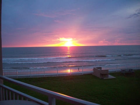 Sunrise from the Balcony, Enjoy your Coffee on the Balcony as the Sun Comes U
p!