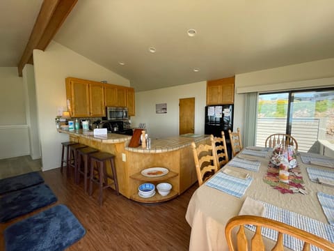 Dining towards Kitchen