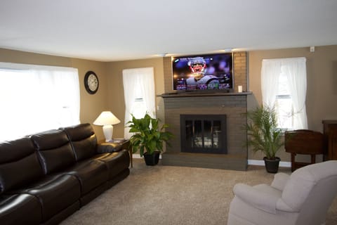 Living area | Smart TV, fireplace, DVD player, video library