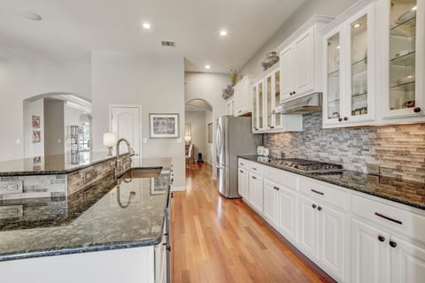 Kitchen with the state of art appliances. Granite counter tops