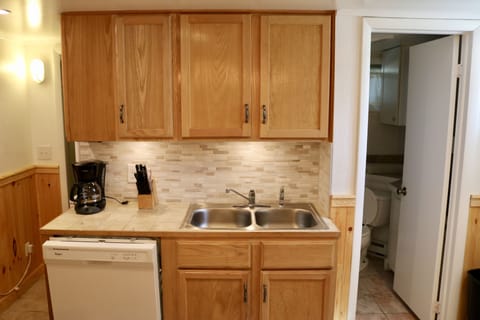 Private kitchen | Fridge, microwave, oven, stovetop