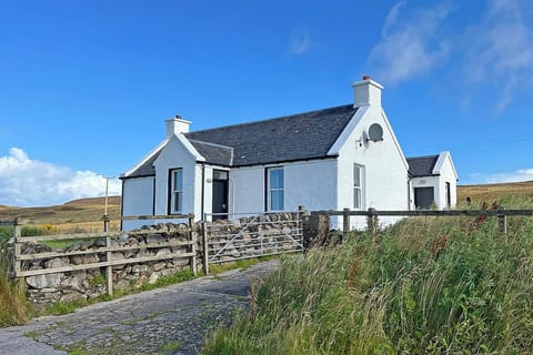 Lenavore Cottage as you approach it from Port Ellen