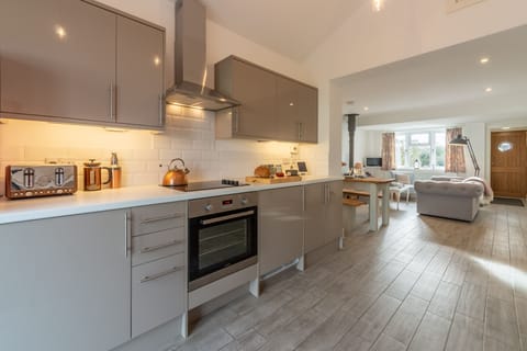Miss Fishers, Port Isaac. Ground floor: Open-plan kitchen, dining and sitting area
