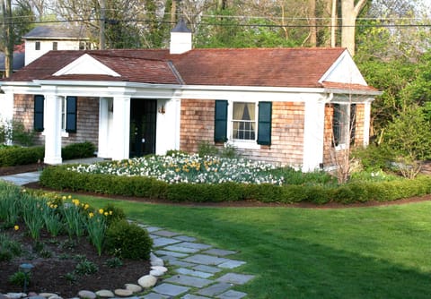 Welcome! Follow the path to Pink Elephant Cottage !