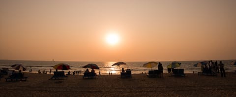 Beach nearby, sun loungers, beach towels