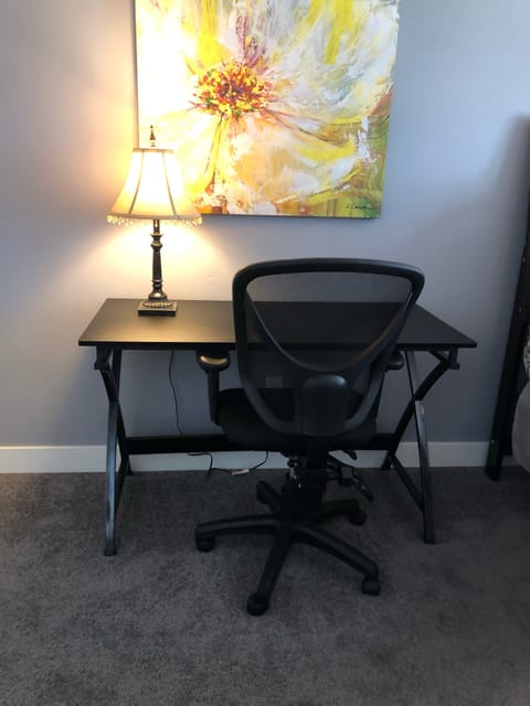 Master- queen size bed