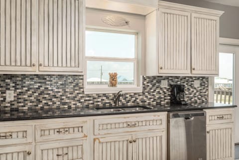 Island Fever 1st Flr Kitchen2