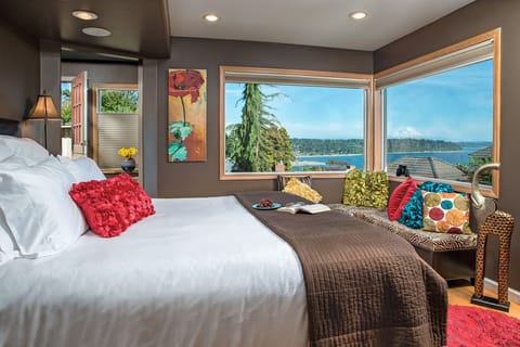 The cottage with Mount Rainier and Puget Sound View