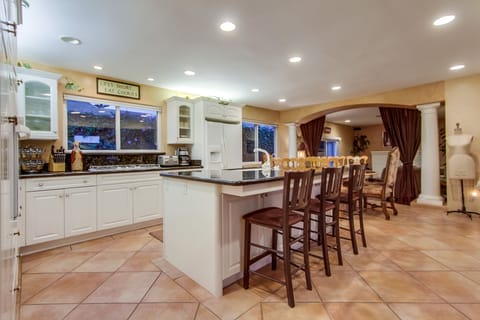 Fully stocked kitchen complete with Margarita Maker and other surprises.