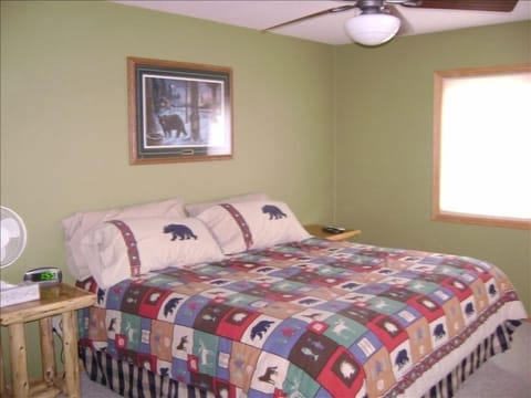 4 bedrooms, iron/ironing board, bed sheets