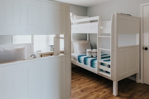 Bunk Bed Room with 4 Twin Beds & Flat Screen TV