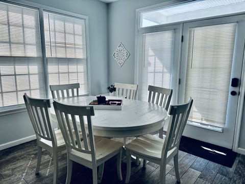 Kitchen table with seating for 6 and additional 4 stools at the island