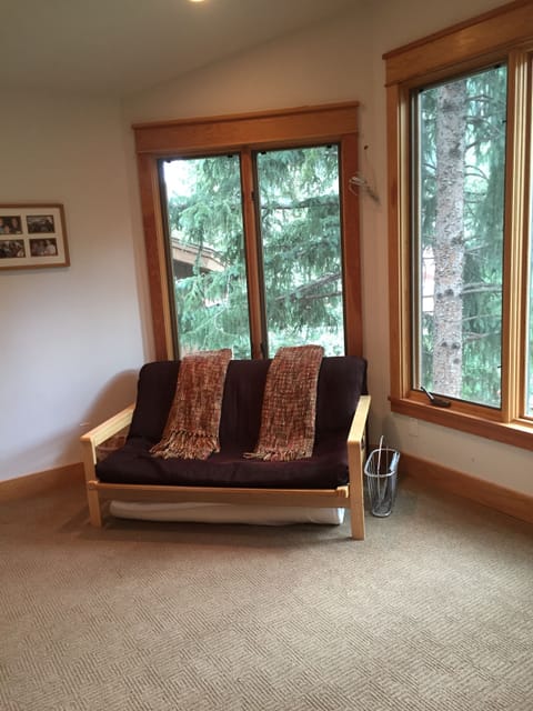 Second Floor Loft / Bedroom4