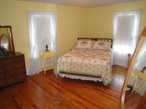 3 bedrooms, in-room safe, bed sheets