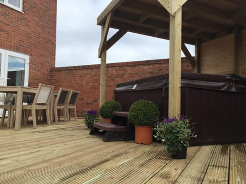 Lovely walled garden with deck & Hot tub perfect for outdoor eating and relaxing.