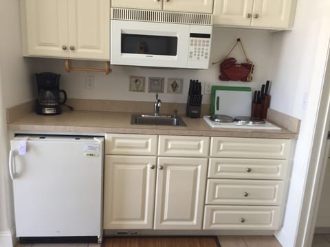 Fridge, microwave, stovetop, coffee/tea maker