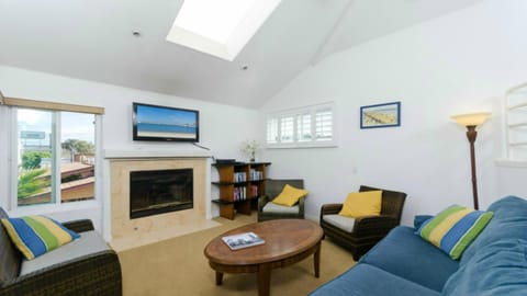 Living area | Flat-screen TV, fireplace, DVD player, toys