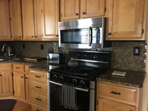 Microwave, dishwasher, coffee/tea maker, cookware/dishes/utensils