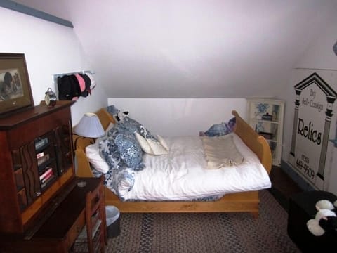 5 bedrooms, desk, iron/ironing board, free WiFi