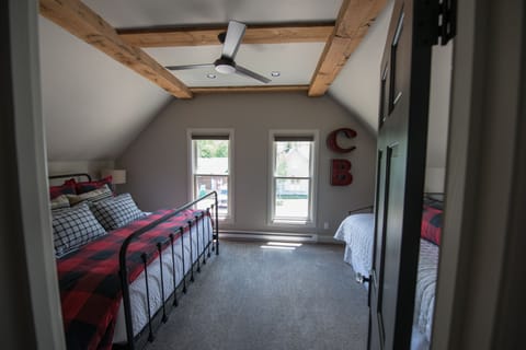 Gunny bedroom with king bed and daybed/trundle.