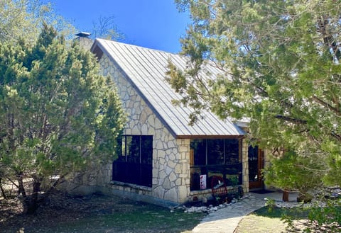 Picture perfect cabin tucked away at the end of a quiet country lane in the heart of Concan near Frio River!
