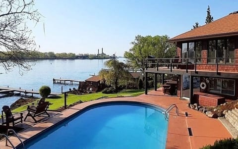 Only home that is on the Niagara River - Pool - Hot Tub - Great River View !