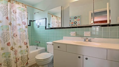 Cool retro 1950’s subway tiles in shared full bathroom with bathtub / shower.