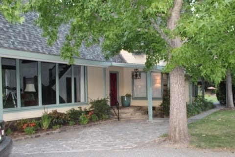 Welcome to Clos d'Imelda!