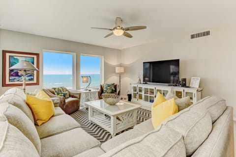 Living area | Smart TV, DVD player, table tennis, books
