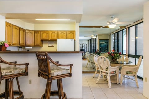 Dining and breakfast bar.