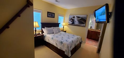 3 bedrooms, premium bedding, iron/ironing board, WiFi