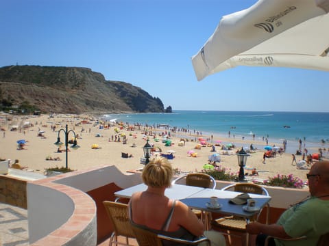 Beach nearby, sun loungers, beach towels