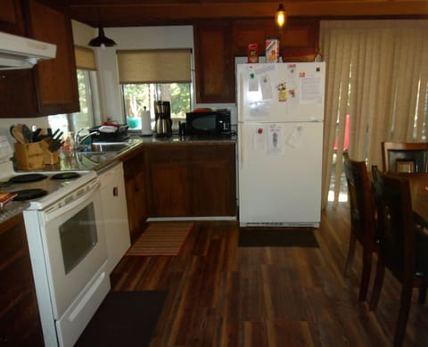New floors in the kitchen as of June 1, 2019!