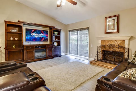 Relax! Gorgeous Great rm w/gas fireplace.Slider to outdoor bbq, patio w/f/p.