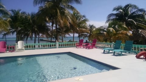 Enjoy your own private first class pool, with stools/diving/sitting area!!

