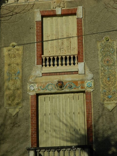Old brick on houses in Fontainebleau. (not apartment)
