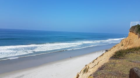 Beach nearby, sun loungers, beach towels