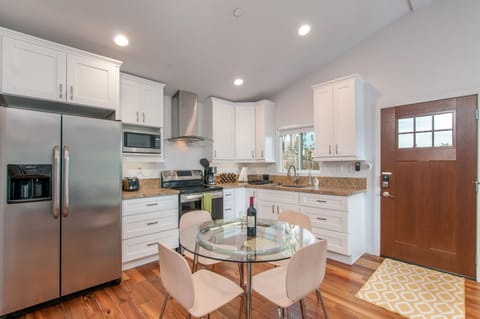 Kitchen with table for 4, and full size appliances