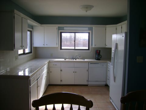 Fully equipped kitchen with range, refrigerator, microwave and dishwasher