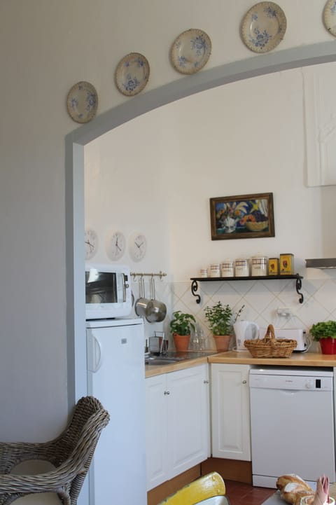 living room to kitchen 