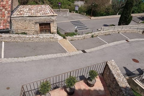 Parking on street directly outside apartment 