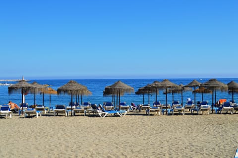 Beach nearby, sun loungers, beach towels