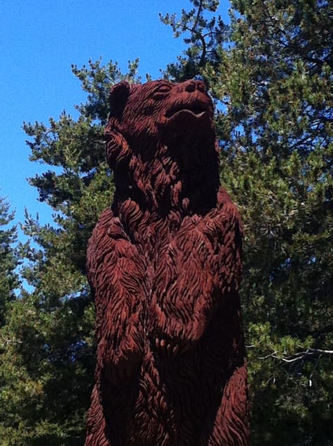 Bear statue on entrance to Bear Valley