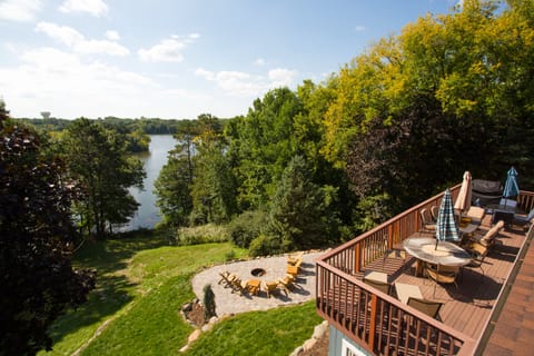 Perched high above Lake Schmidt, this home offers sweeping lake views.