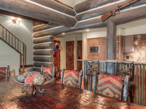 Powder Ridge Manitou 1, Dining, 4