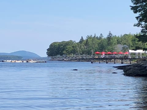 Beach nearby, sun loungers, beach towels