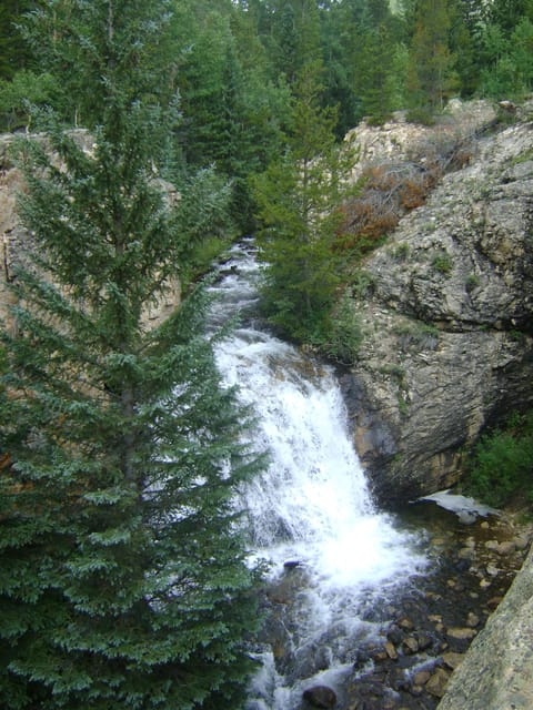 Beautiful scenery on road to North Fork Lake