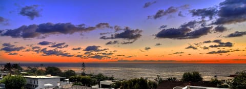 Imagine enjoying Happy Hour with this view!