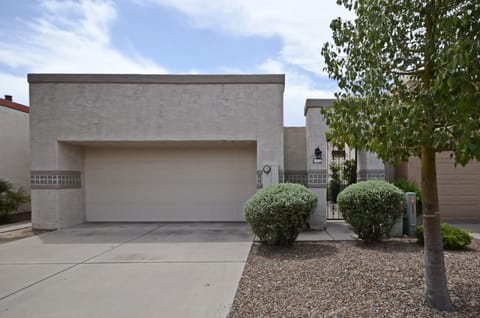 Miramonte Townhome Near Parks and Golf Courses | Tanque Verde ...