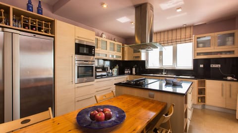 Kitchen & Dining area